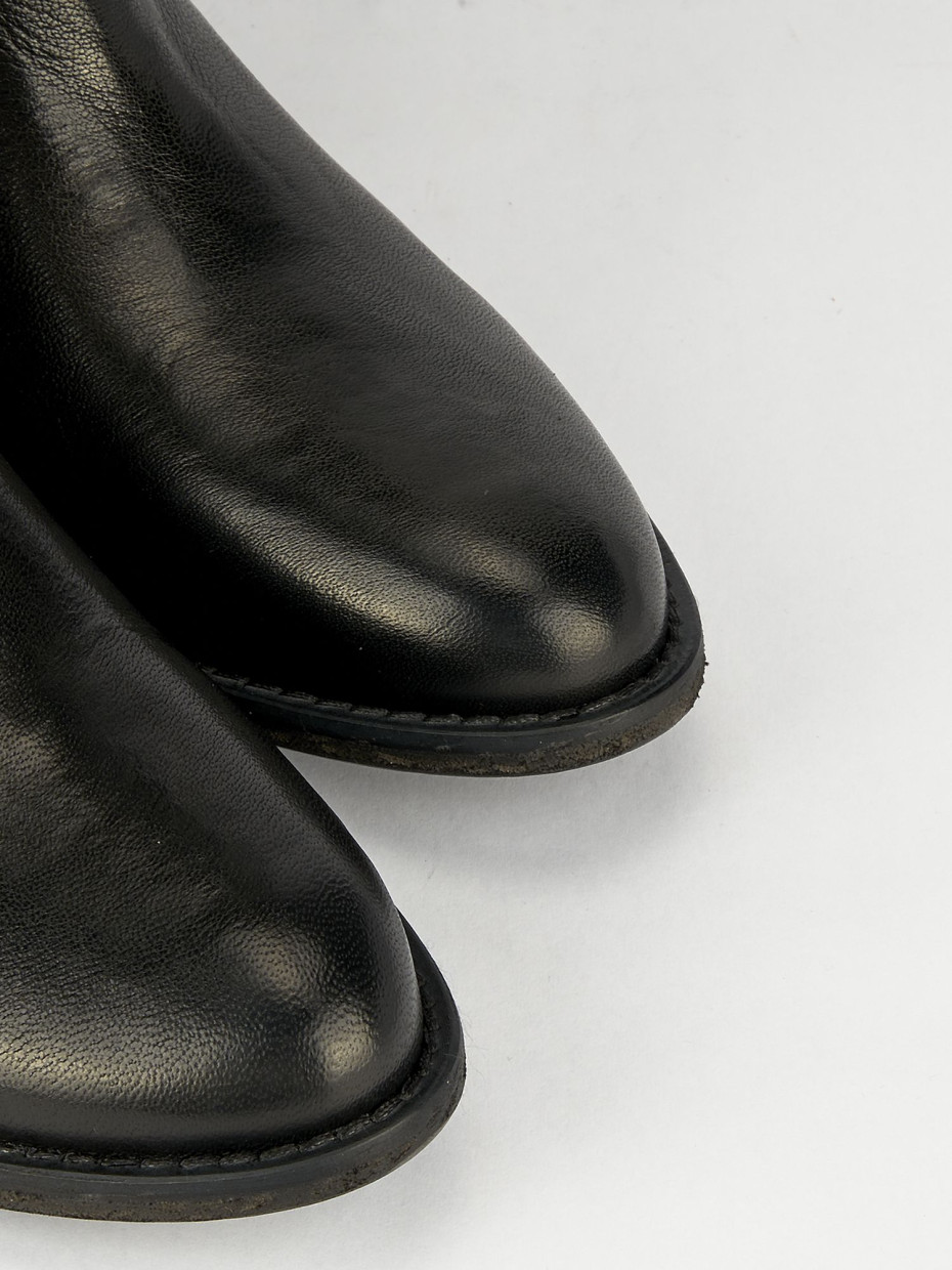 Low heel boots heel 2 cm black leather