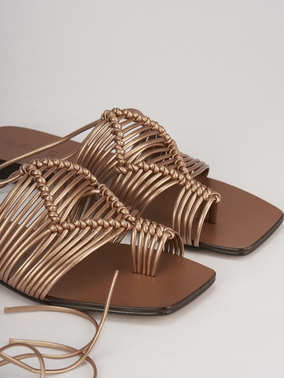 Low heel sandals heel 1 cm bronze leather