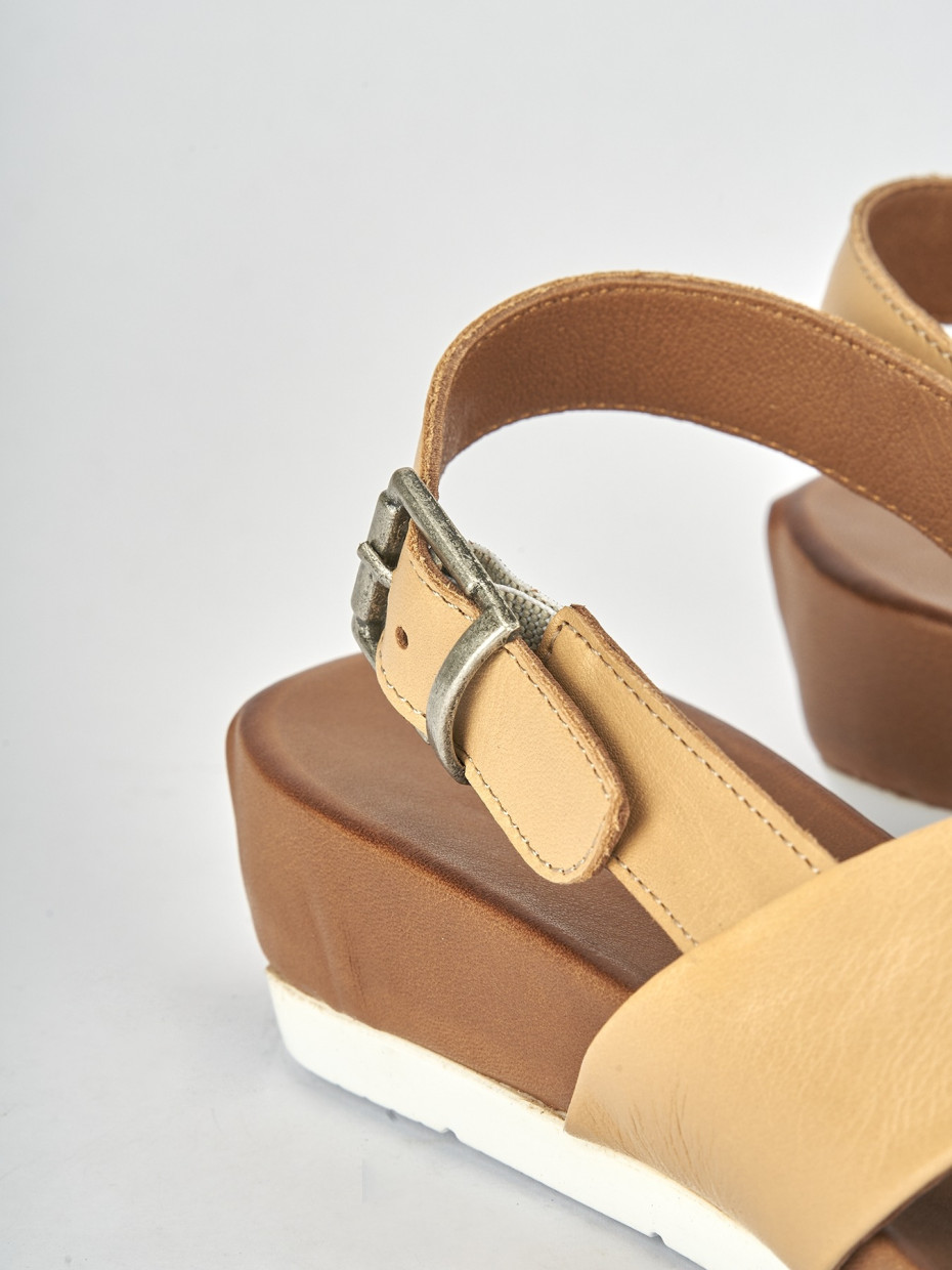 Wedge heels heel 3 cm beige leather