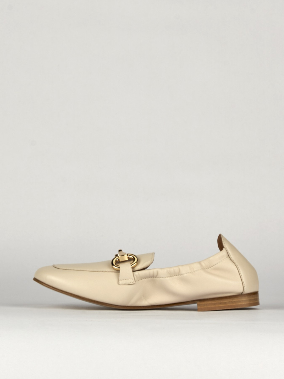 Loafers heel 1 cm beige leather