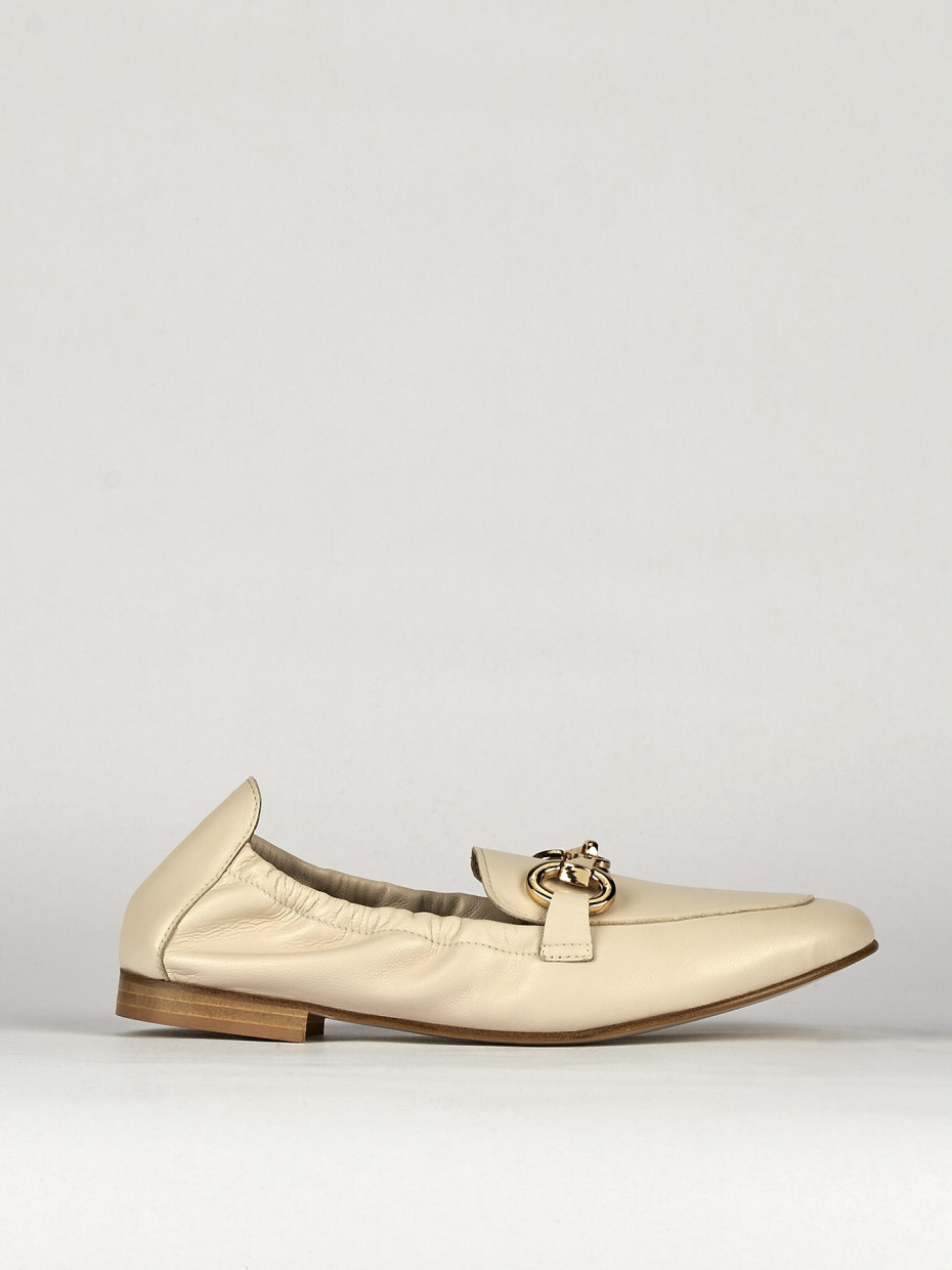 Loafers heel 1 cm beige leather