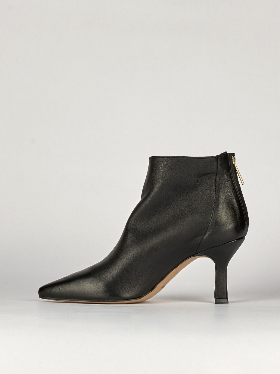 Stivaletto tacco 7cm nero pelle