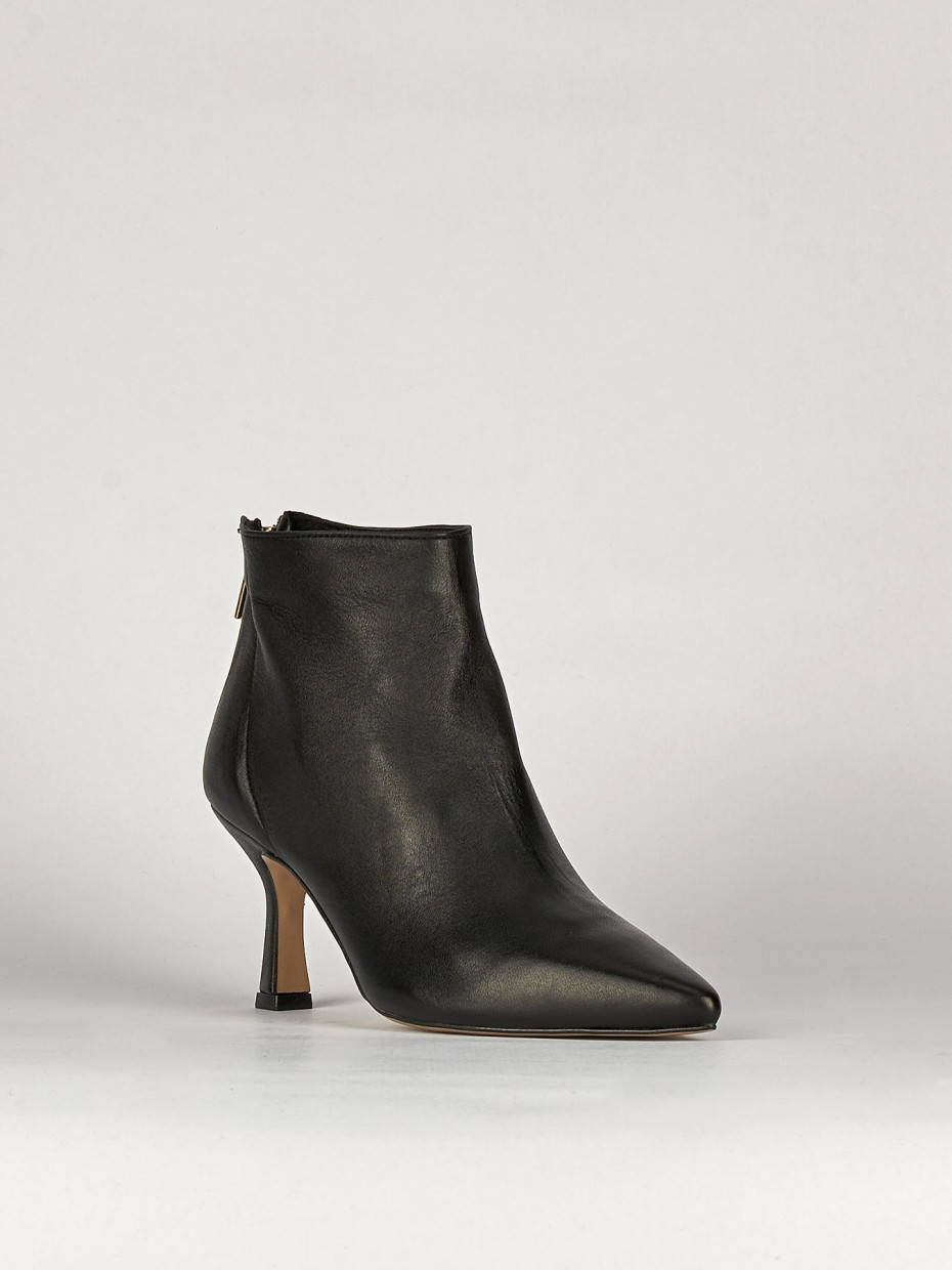 Stivaletto tacco 7cm nero pelle