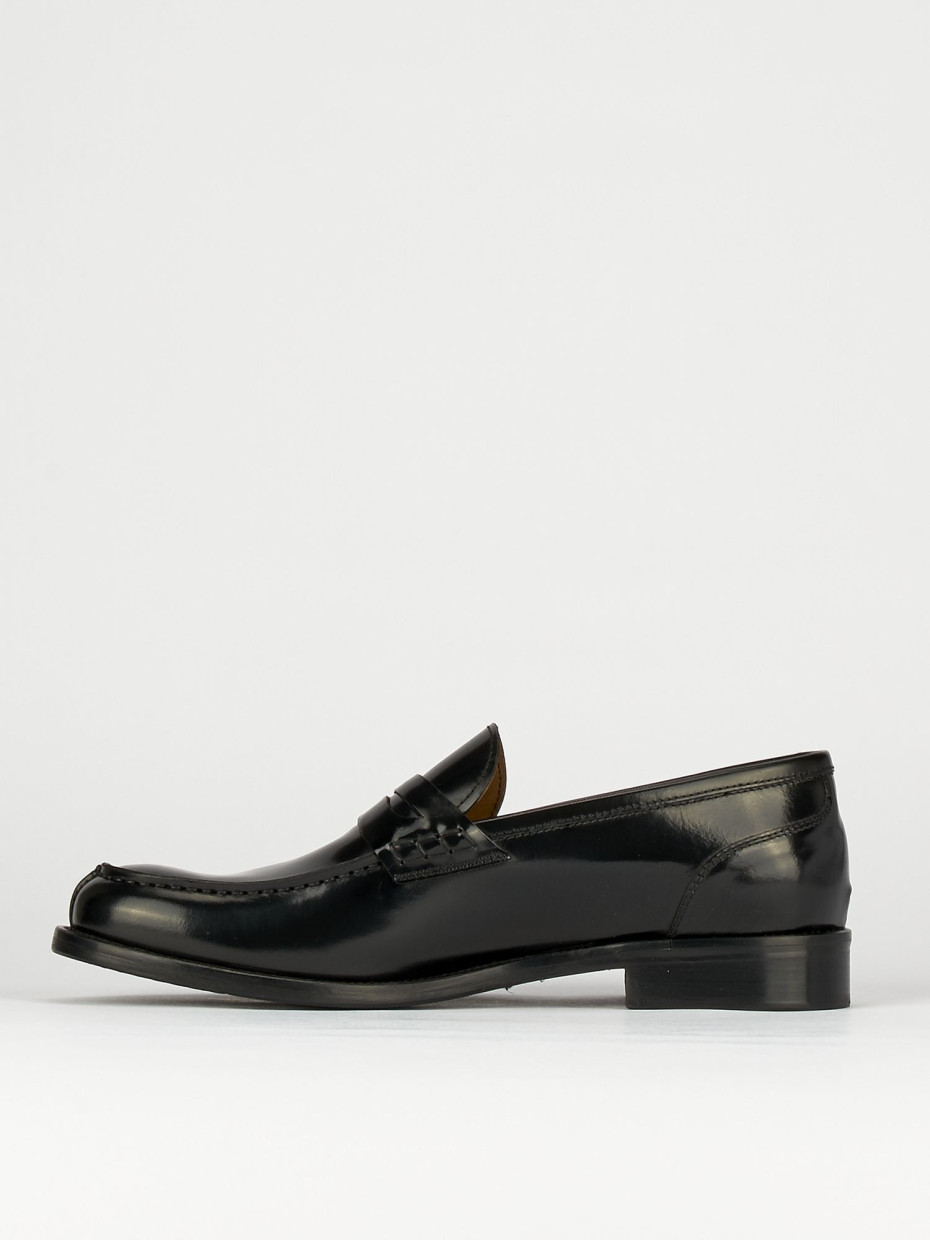 Loafers heel 2 cm black leather