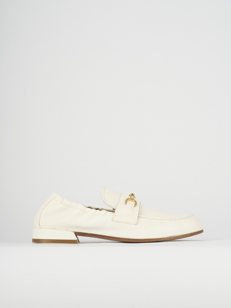 Mocassino tacco 1 cm beige pelle
