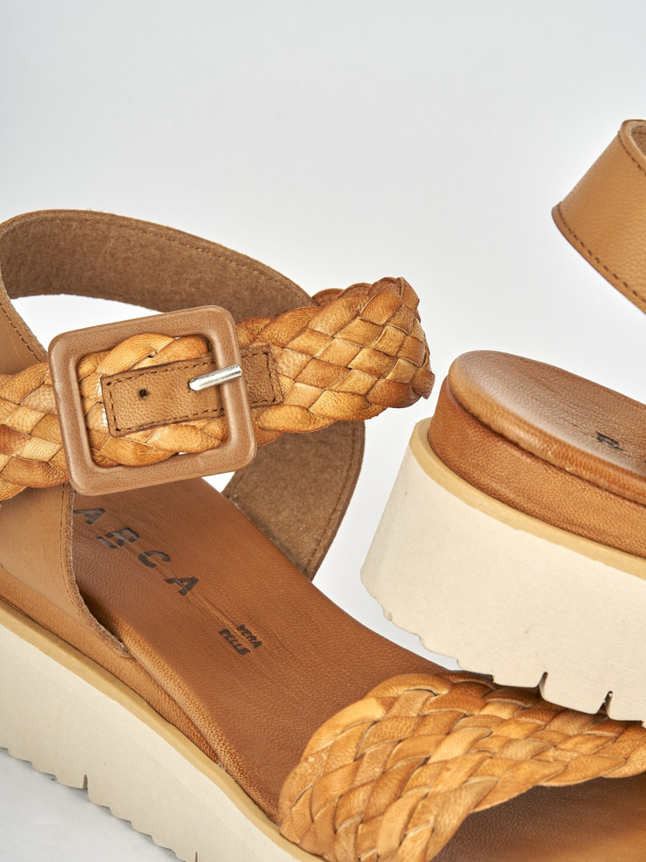 Low heel sandals heel 1 cm brown leather