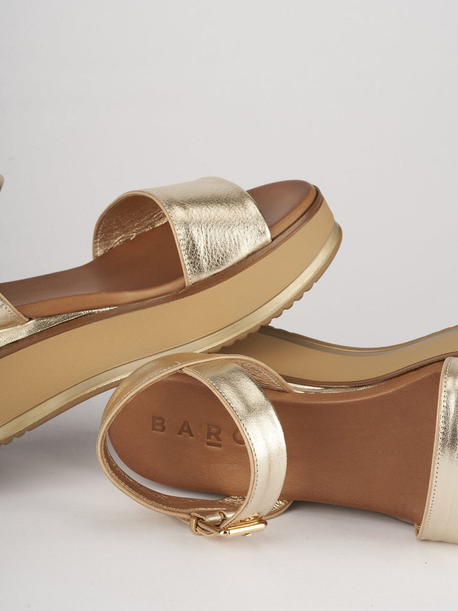 Wedge heels heel 6 cm gold leather