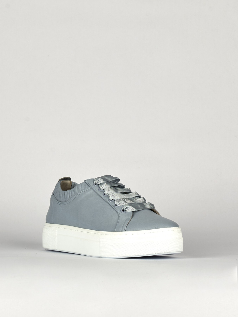 Sneakers light blue leather