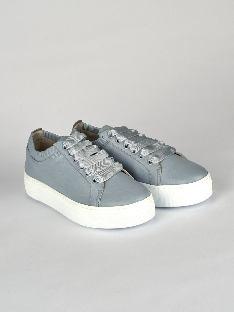 Sneakers light blue leather