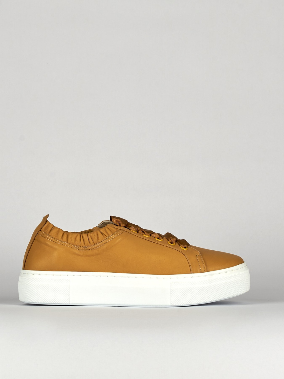 Sneakers yellow leather