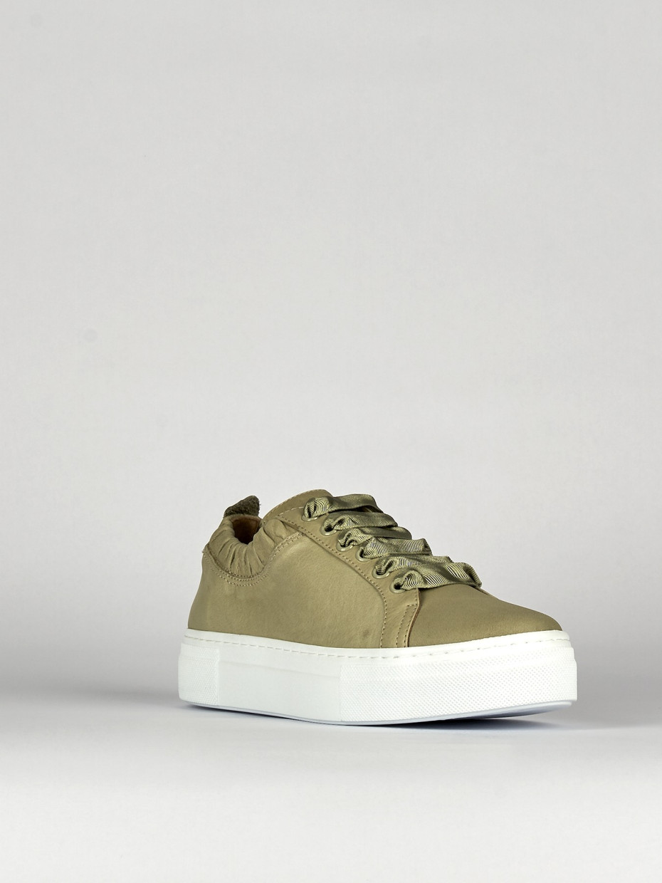 Sneakers green leather