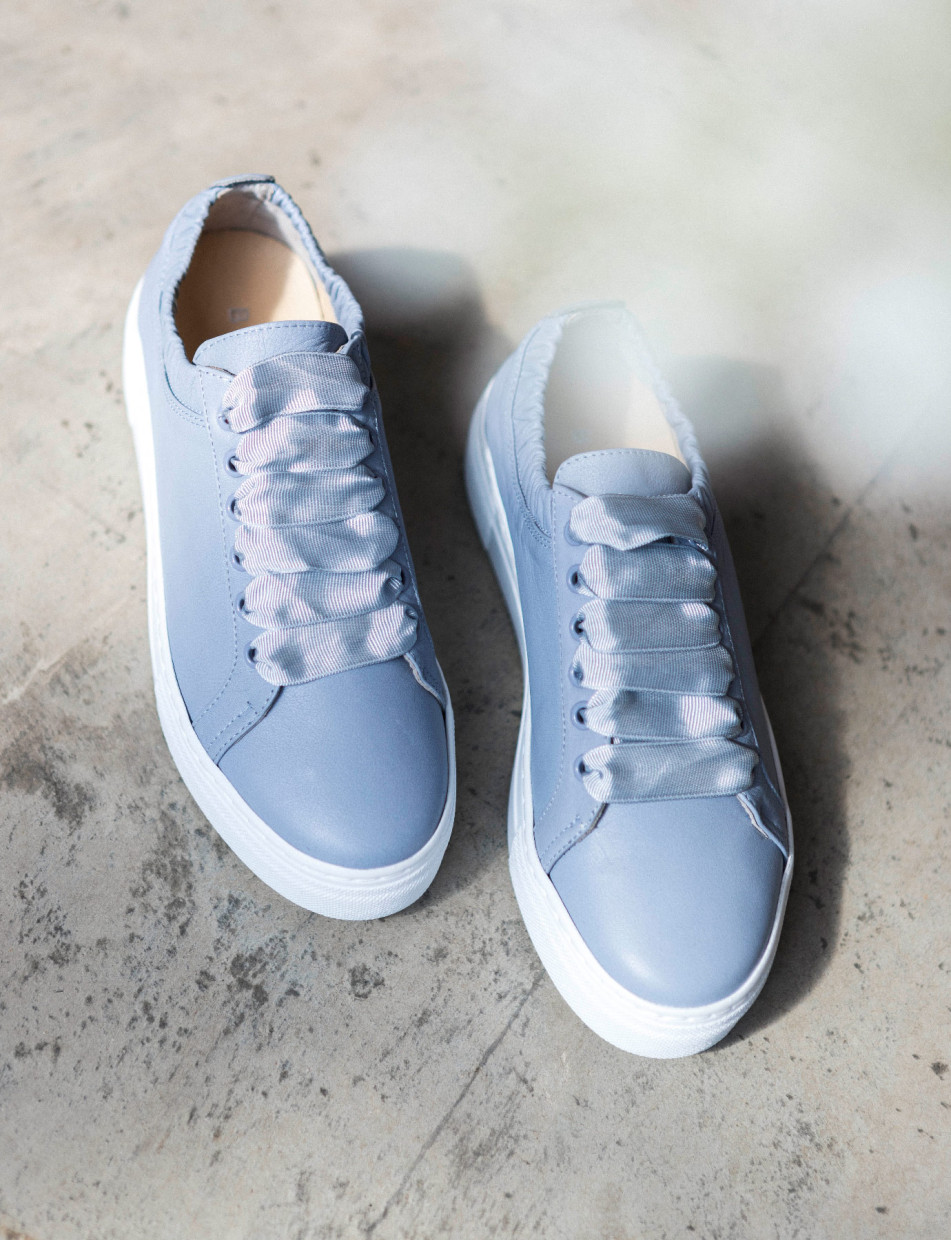 Sneakers light blue leather