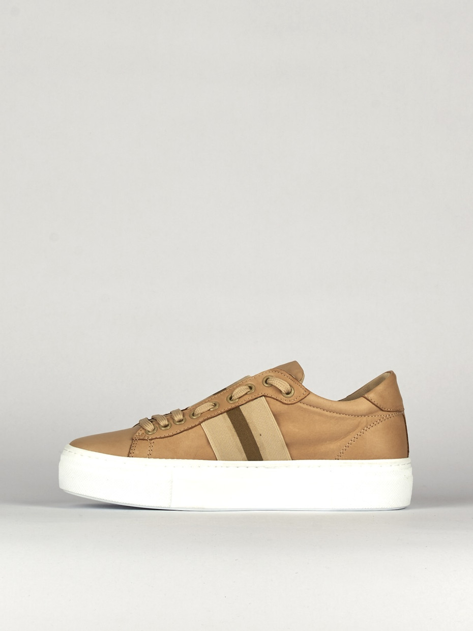 Sneakers beige leather