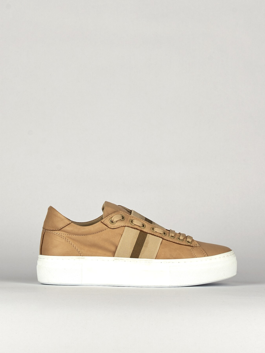 Sneakers beige leather