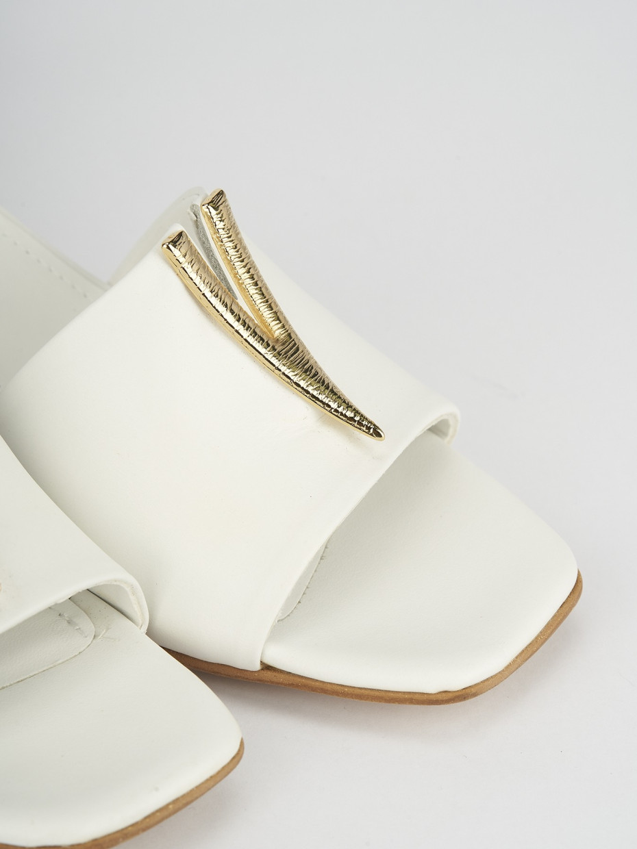 Slippers heel 5 cm white leather