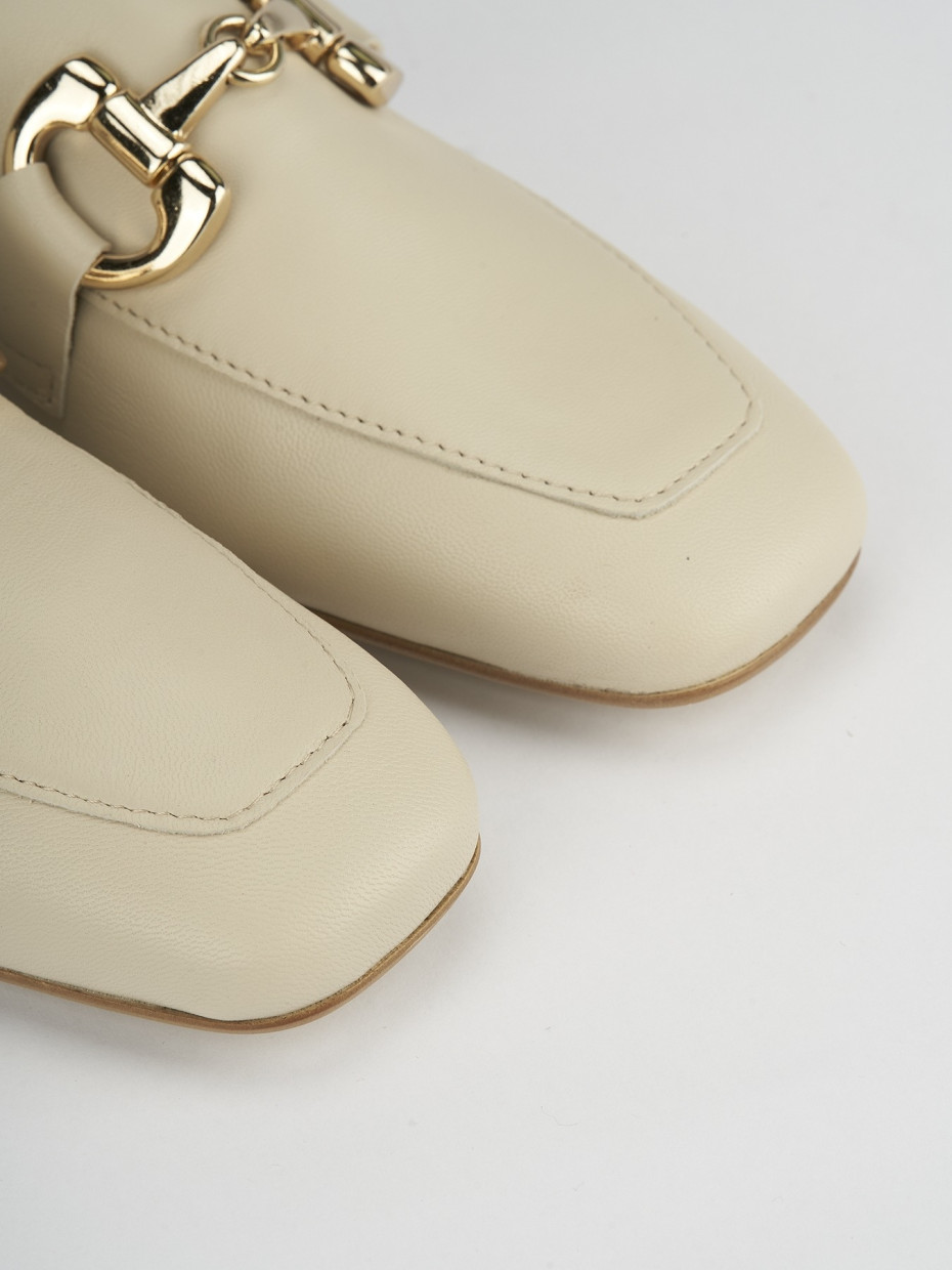 Mocassini tacco 1cm pelle beige