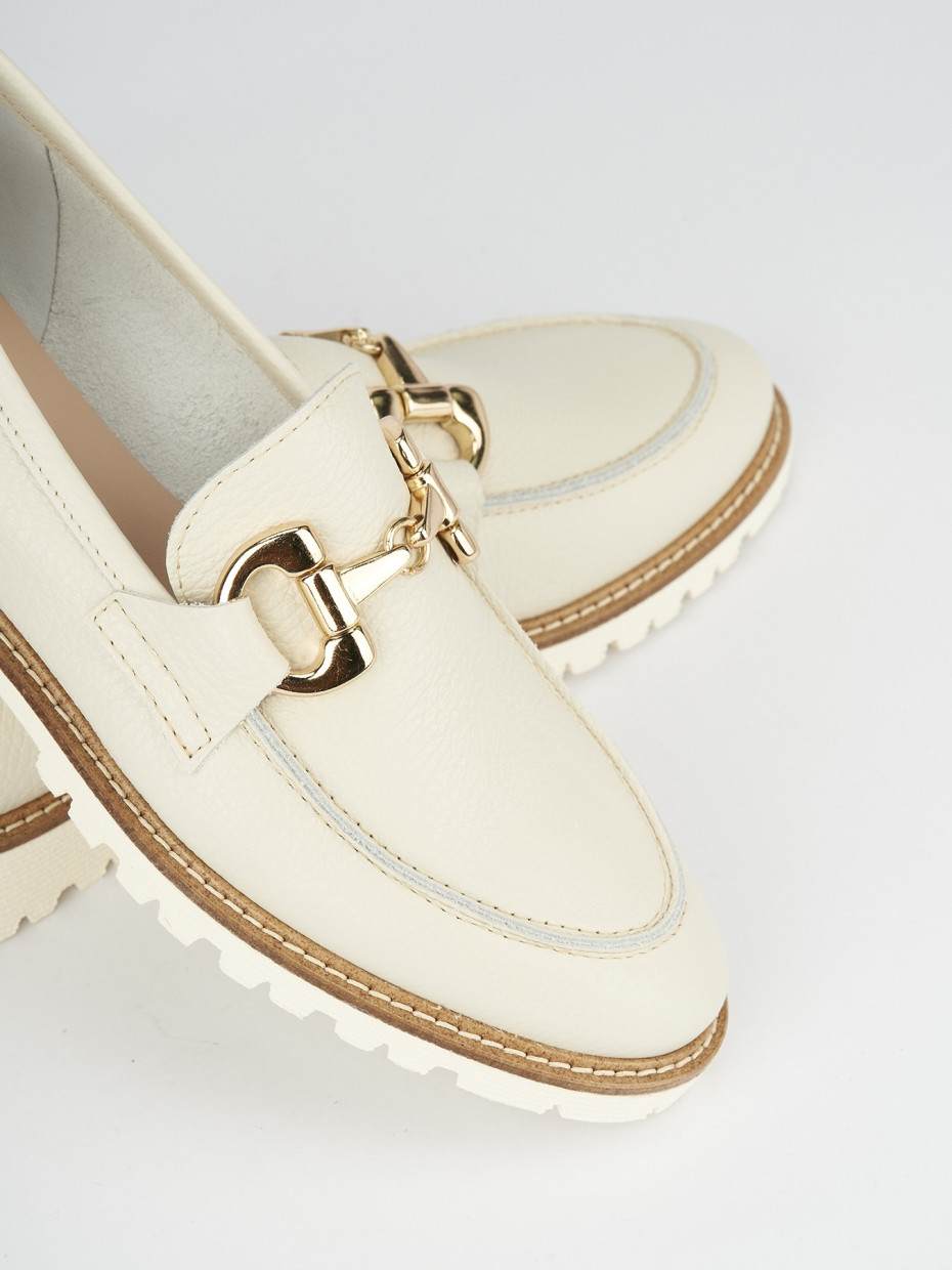 Loafers heel 1 cm beige leather
