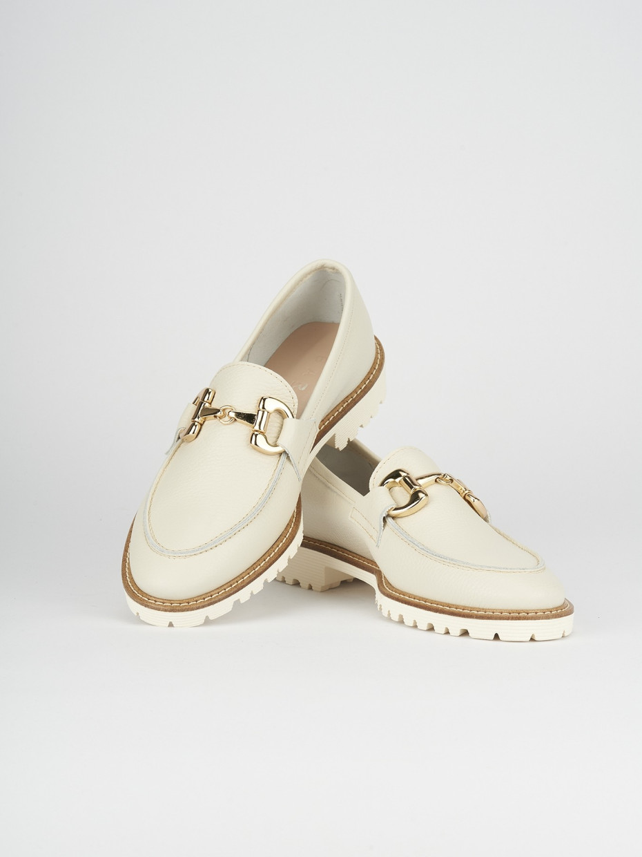 Loafers heel 1 cm beige leather