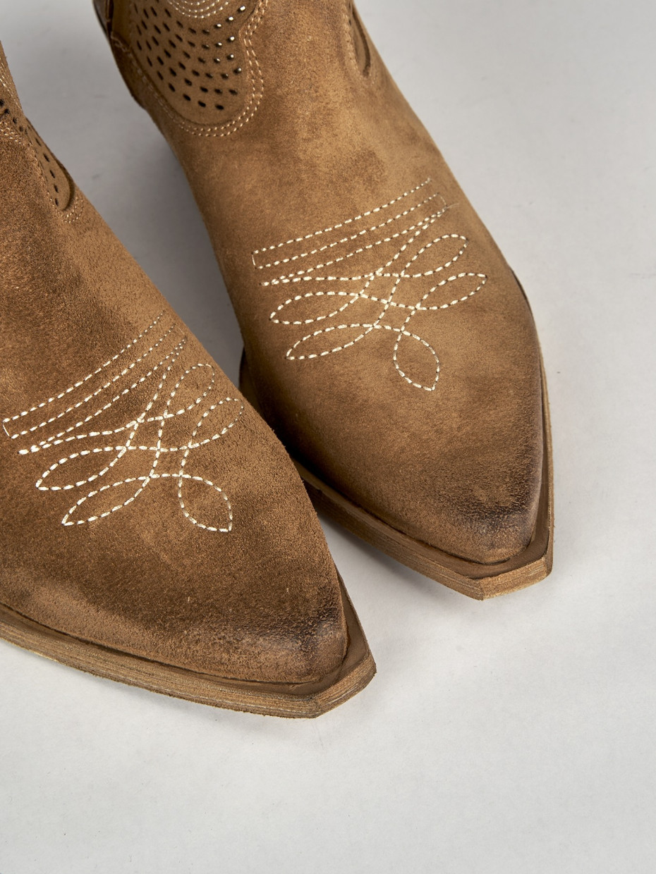 Low heel boots heel 4 cm beige chamois