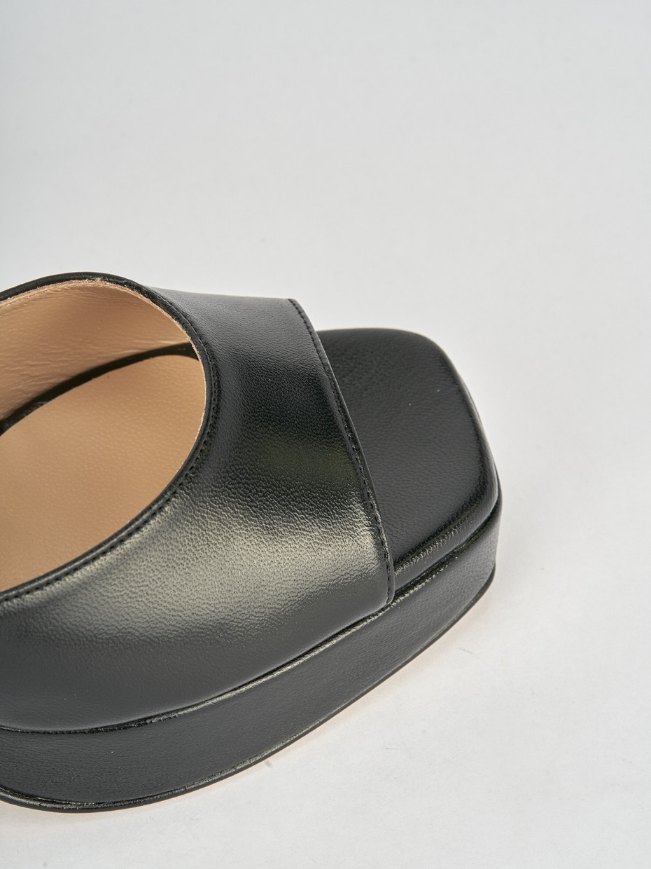 Sandalo tacco 10 cm  nero pelle