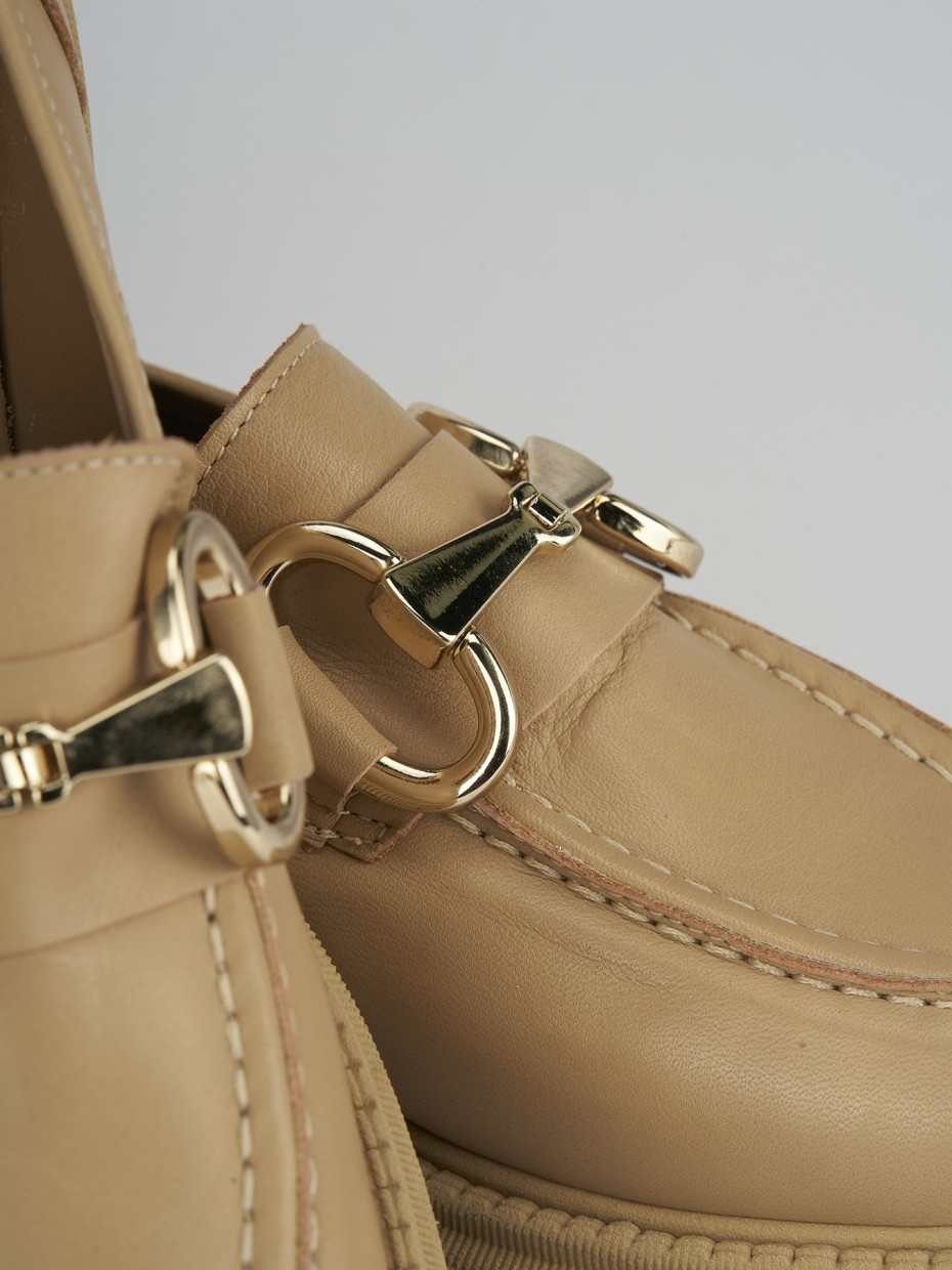 Mocassino tacco 1 cm marrone pelle