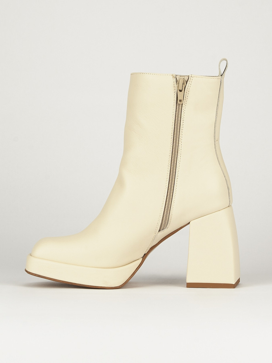 Stivaletto tacco 8cm bianco pelle