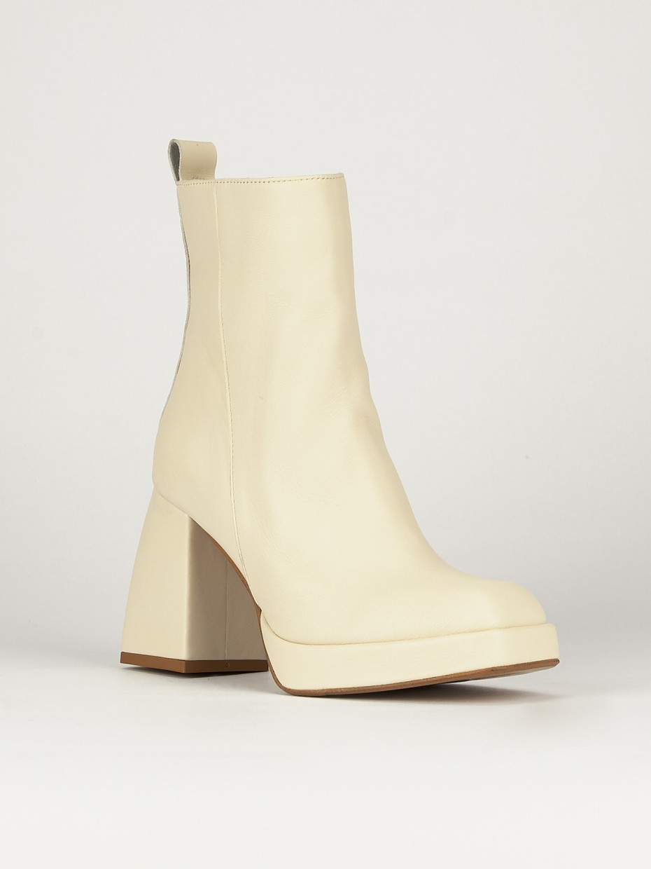 Stivaletto tacco 8cm bianco pelle