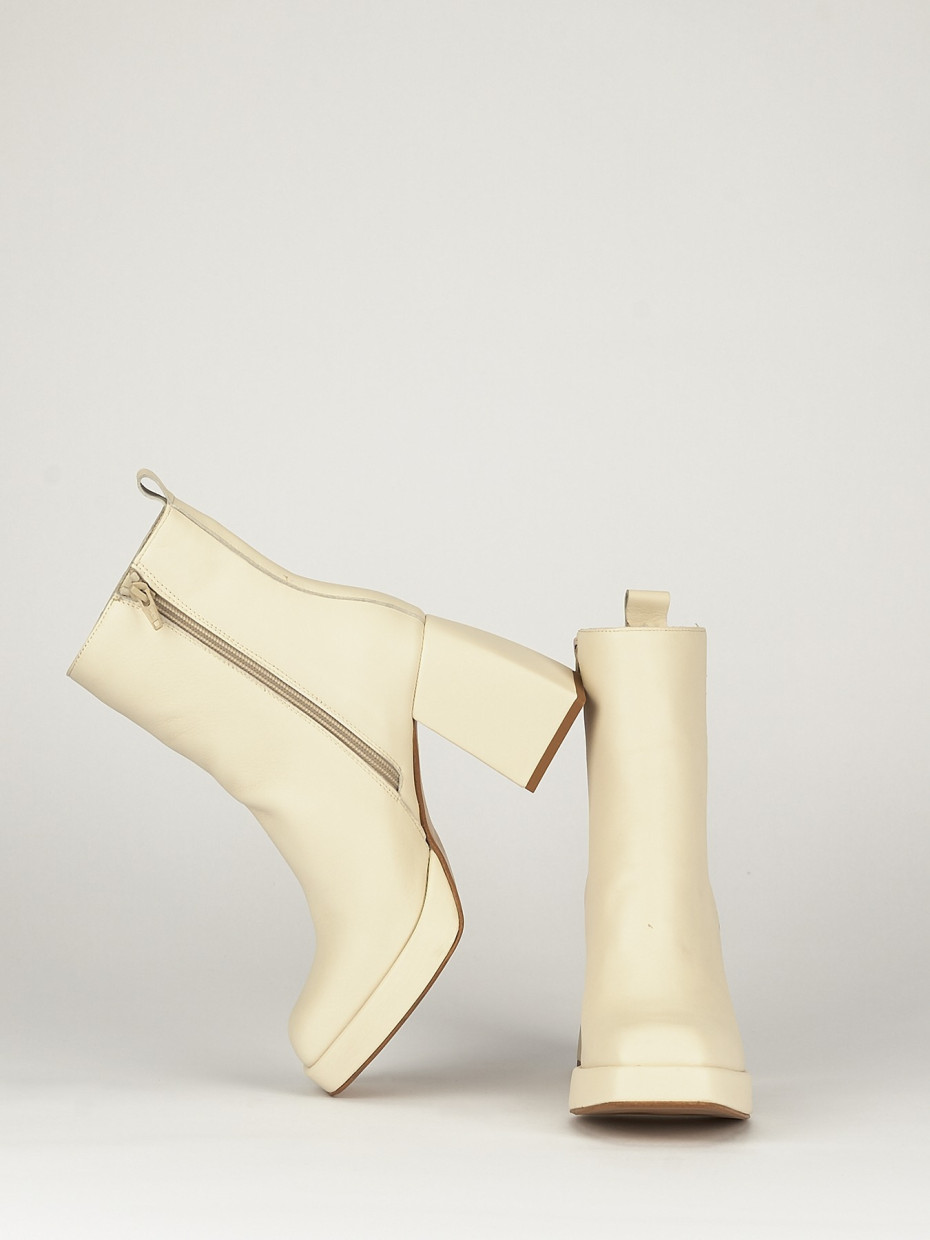 Stivaletto tacco 8cm bianco pelle