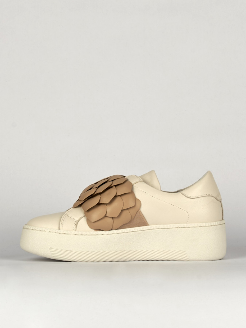 Sneakers beige leather