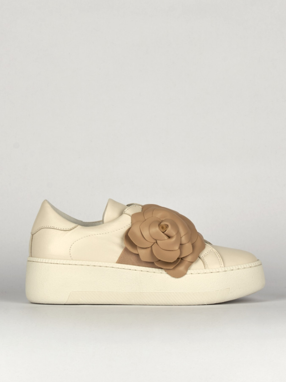 Sneakers beige leather