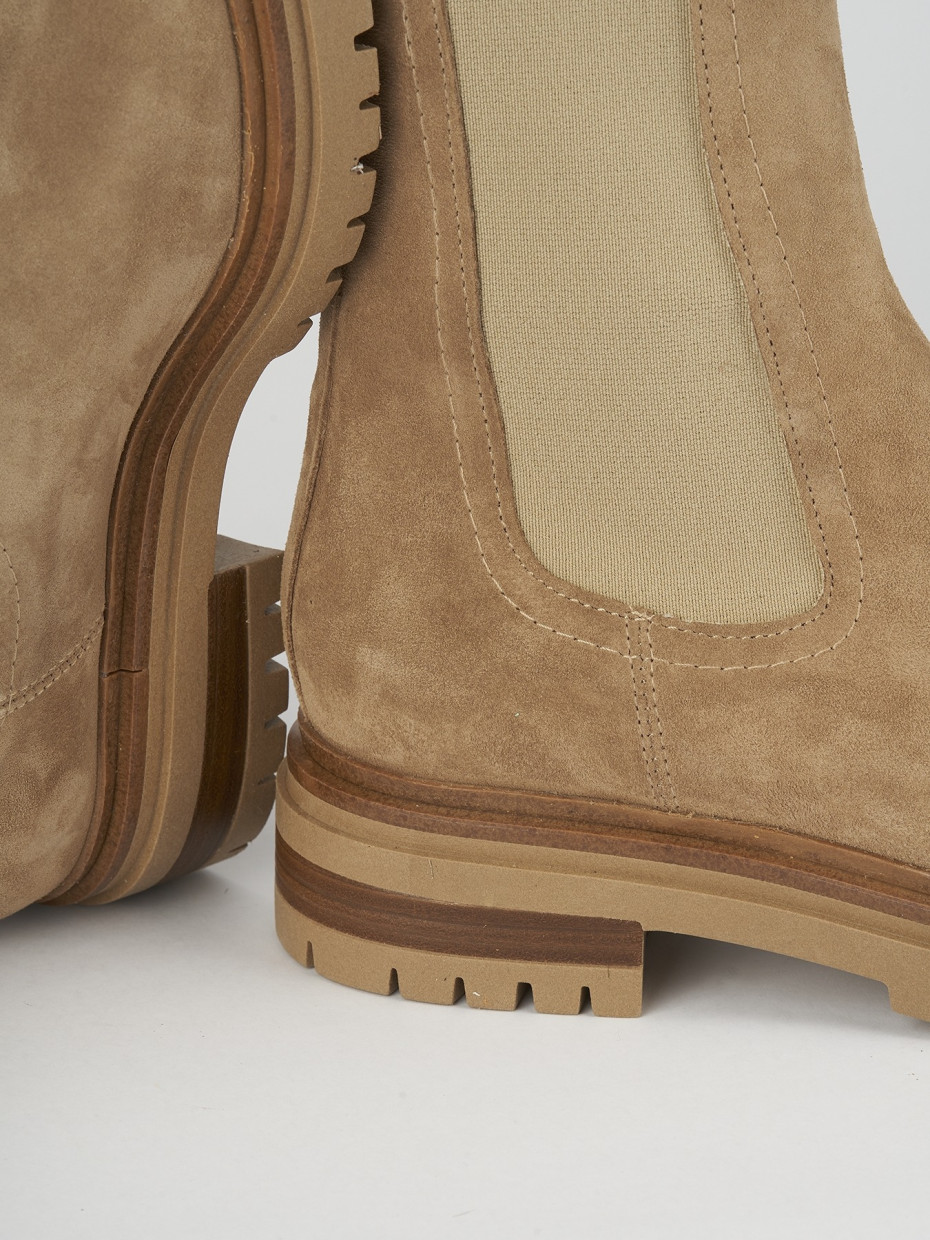 Stivaletti tacco 1cm camoscio beige