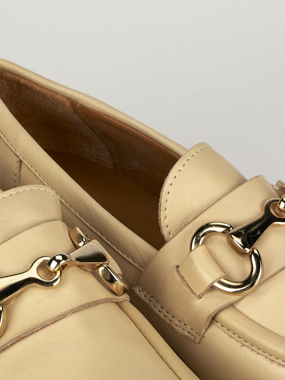 Mocassino tacco 1 cm beige pelle