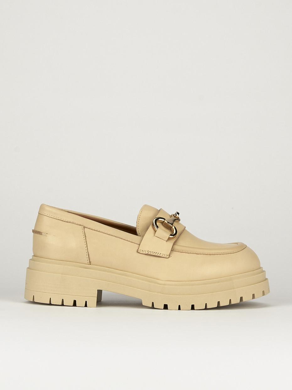 Loafers heel 1 cm beige leather