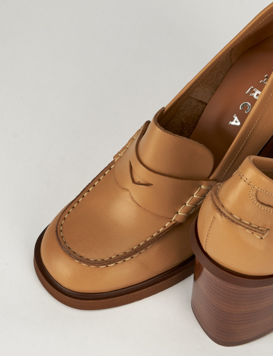 Mocassino tacco 9 cm marrone pelle