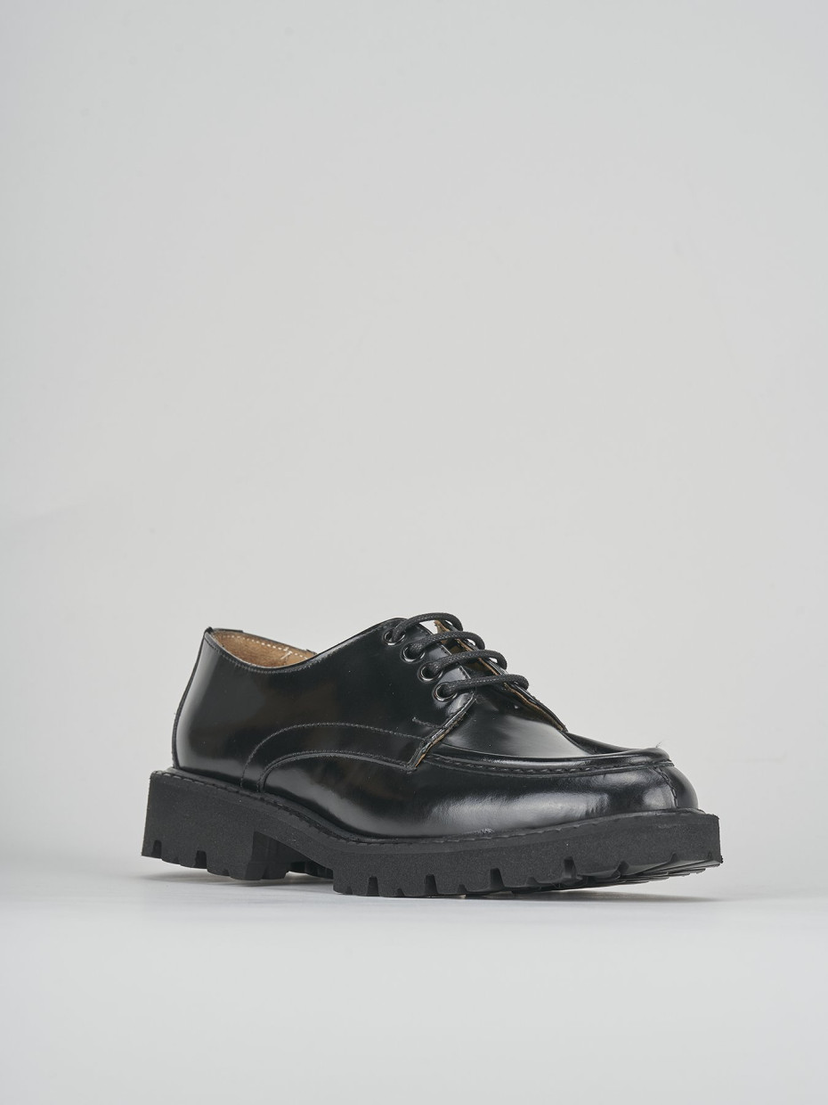 Stringate platform shop