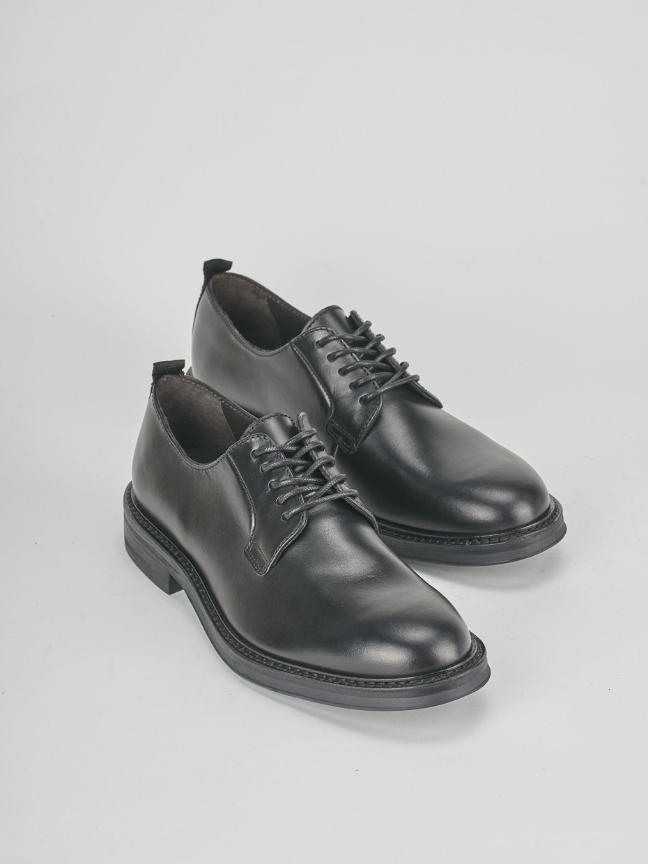 Lace-up shoes black leather