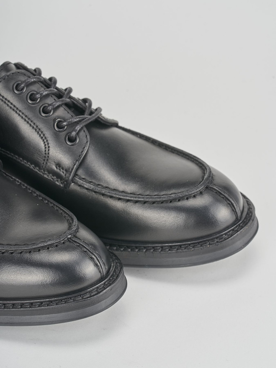 Lace-up shoes black leather