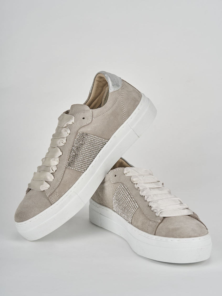 Sneakers grey suede