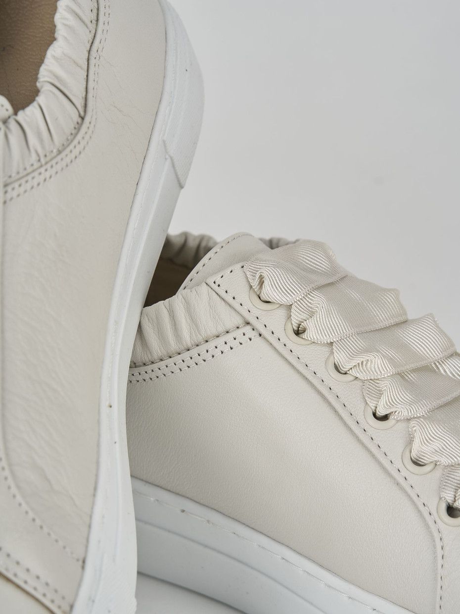 Sneakers beige leather