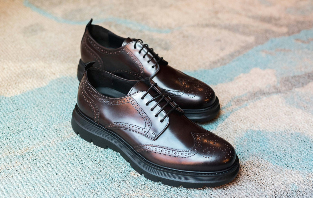 Lace-up shoes dark brown leather