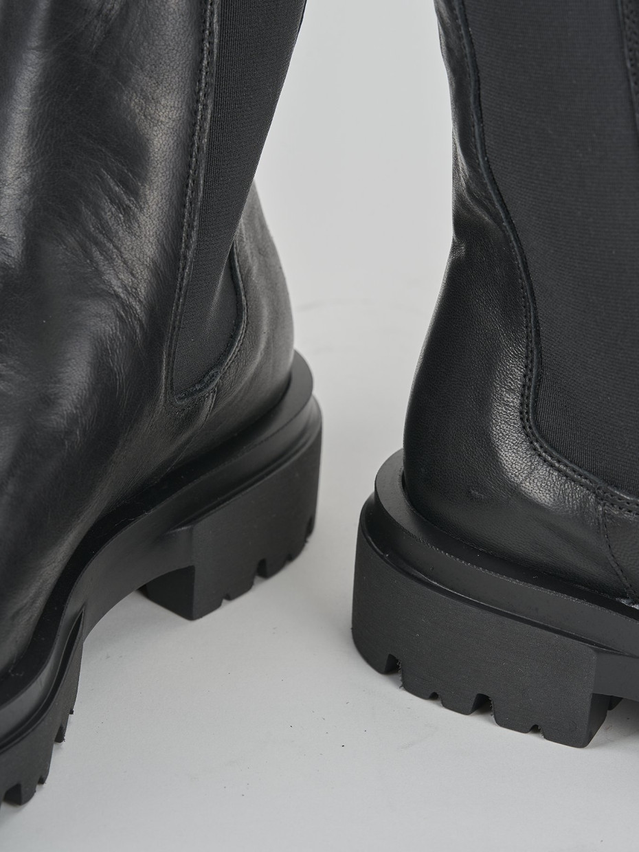 Low heel ankle boots heel 1 cm black leather