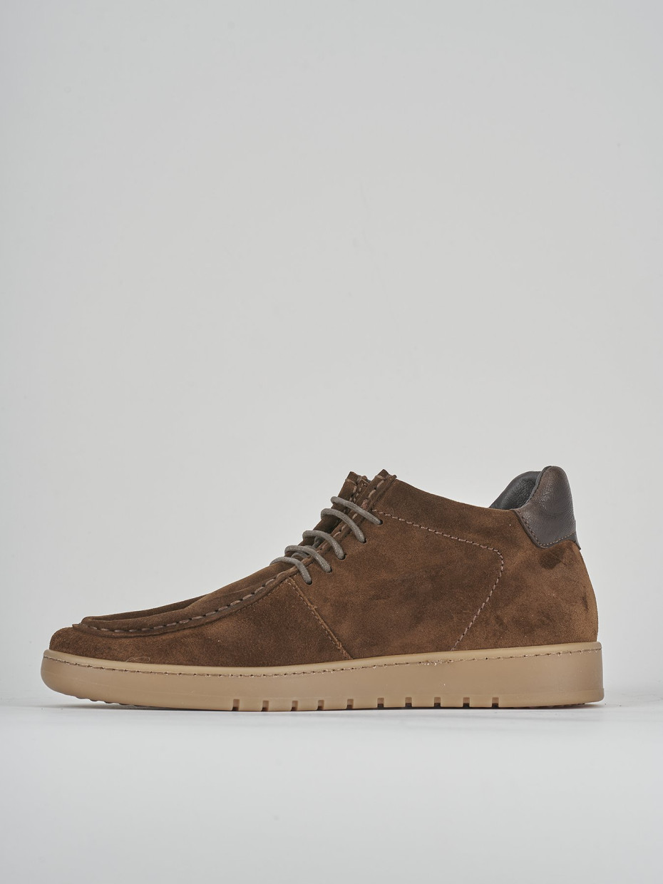 Sneakers brown suede