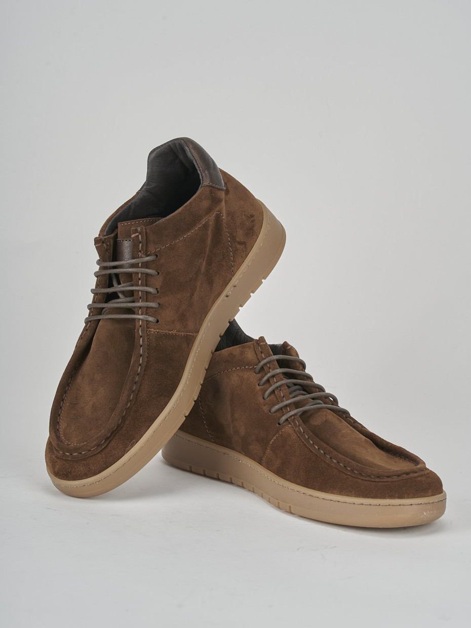 Sneakers brown suede