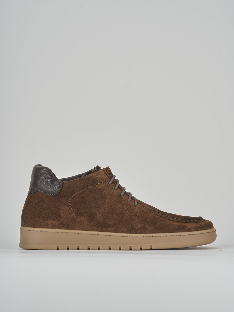 Sneakers brown suede