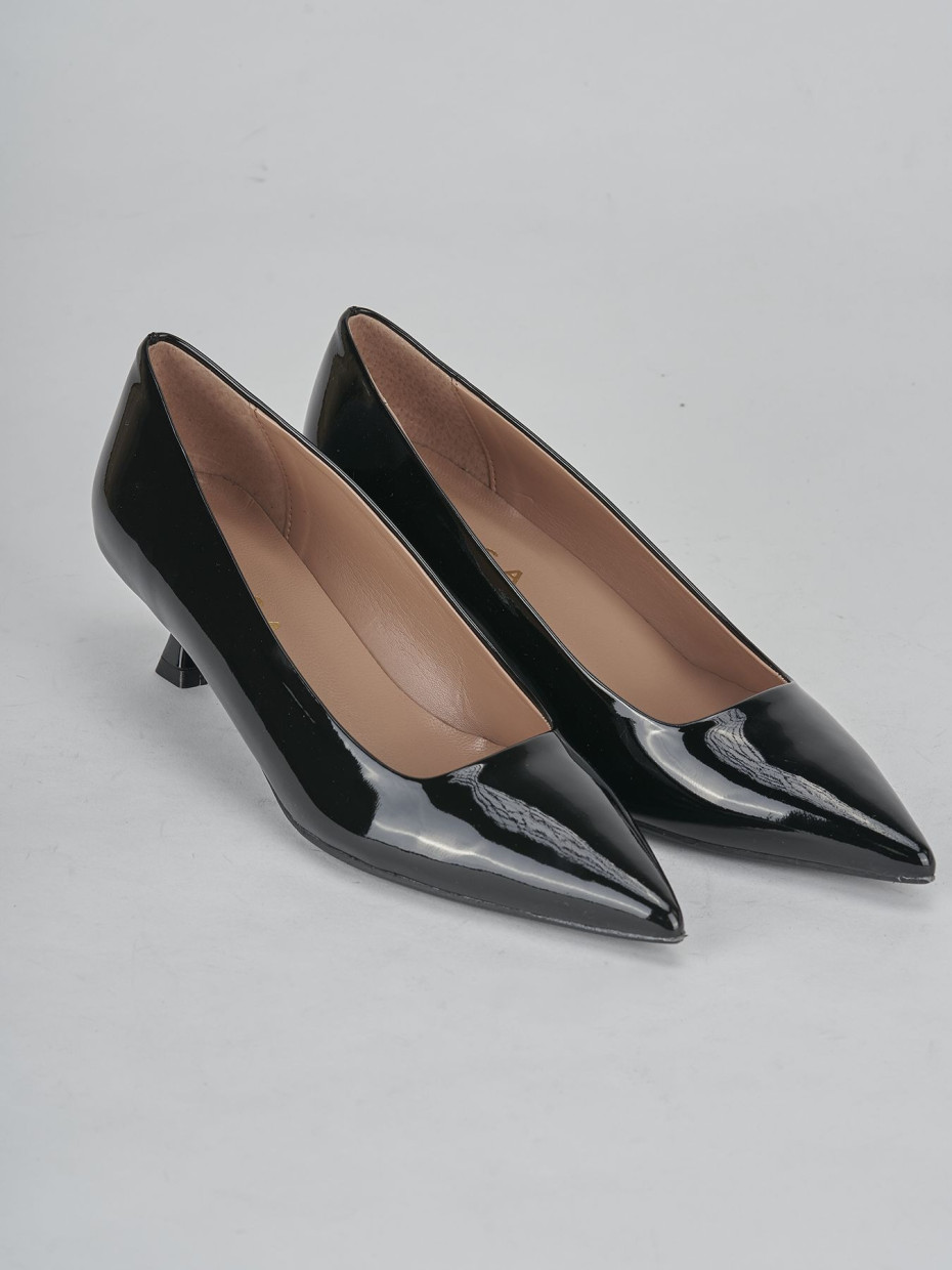 Scarpe nere di vernice con tacco hot sale