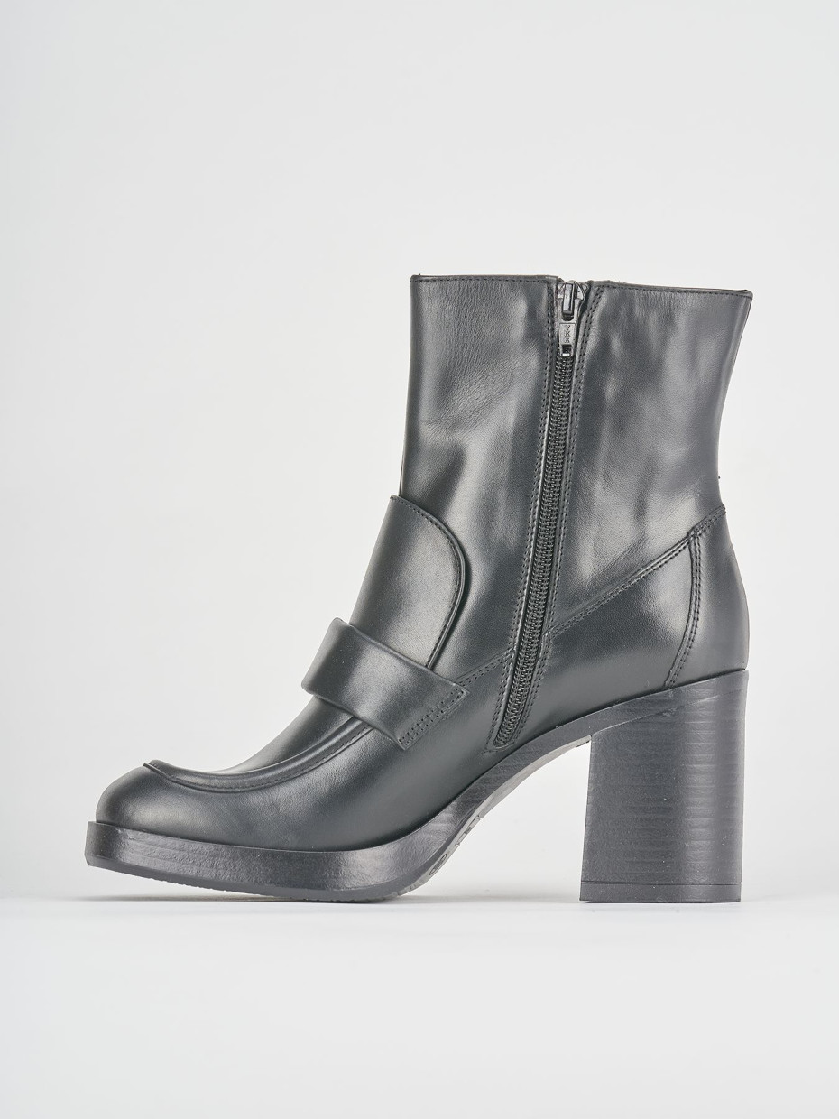 Stivaletto tacco 8cm nero pelle