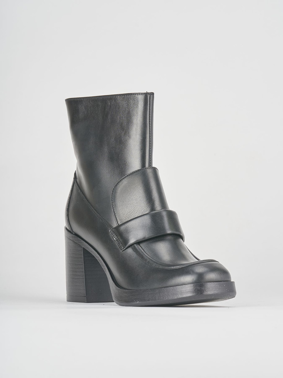 Stivaletto tacco 8cm nero pelle