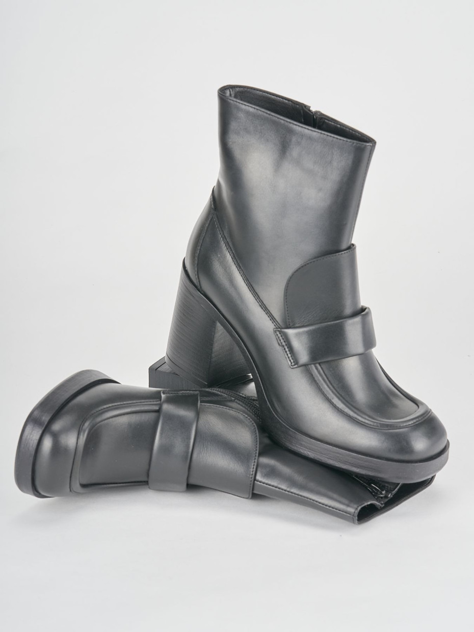 Stivaletto tacco 8cm nero pelle