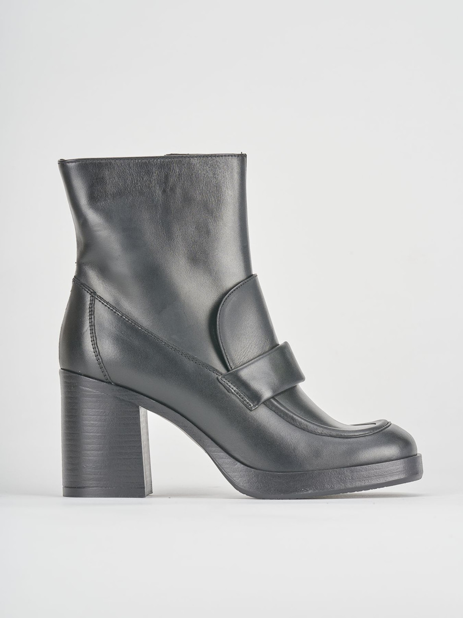High heel ankle boots heel 8 cm black leather