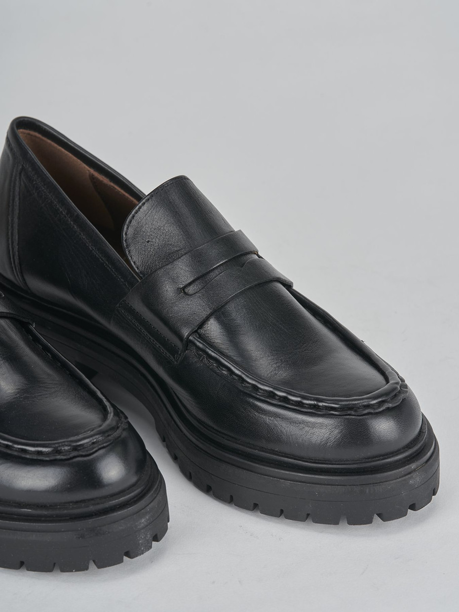 Loafers heel 2 cm black leather